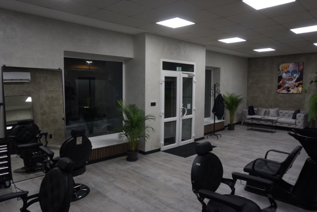 Interiér barbershopu Vráble